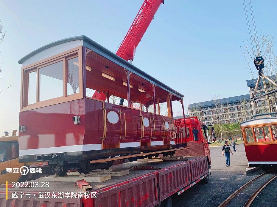 20220328武漢東湖學(xué)院交車現(xiàn)場 (1)
