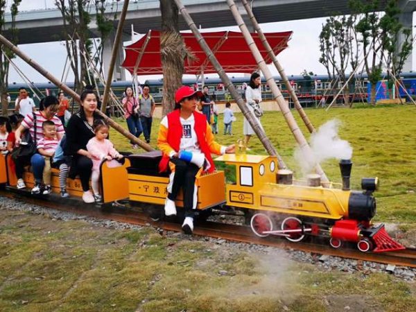 坐騎式軌道小火車