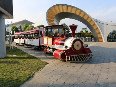 湖北飛行教育基地-觀光小火車