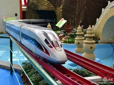 騎跨網(wǎng)紅小火車這款網(wǎng)紅觀光小高鐵車型火了